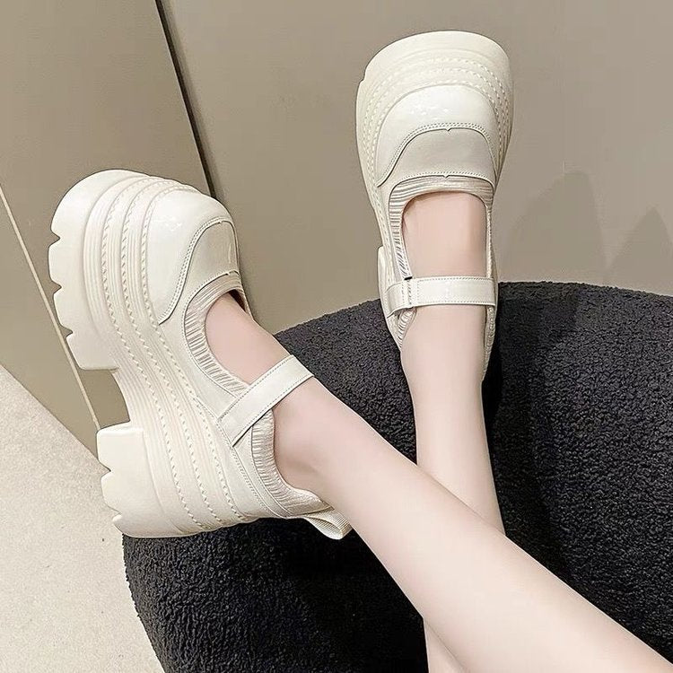 Damen Plateau-Mary-Jane Schuhe mit glänzender Oberfläche und verstellbarem Riemen