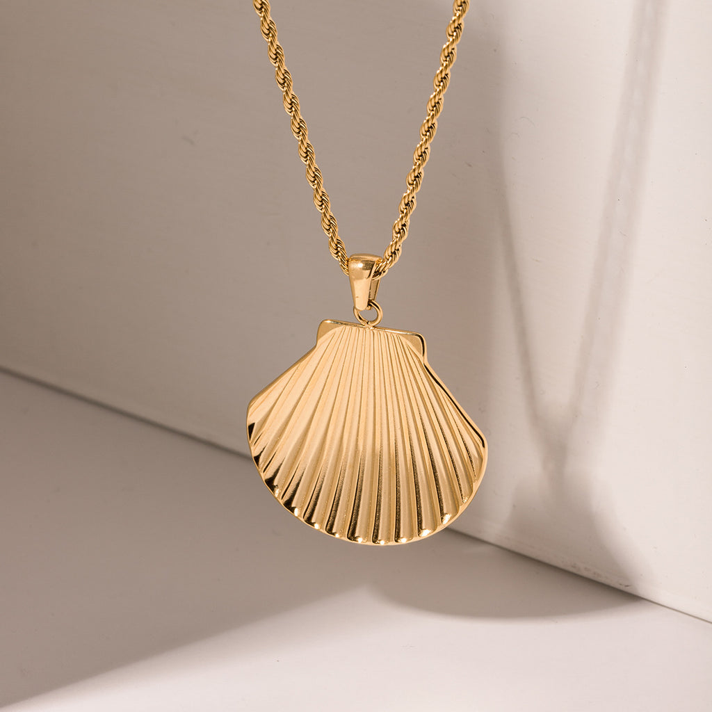 Damen Halskette mit maritimem Muschel-Anhänger und elegantem Kordeldesign Shop Nory