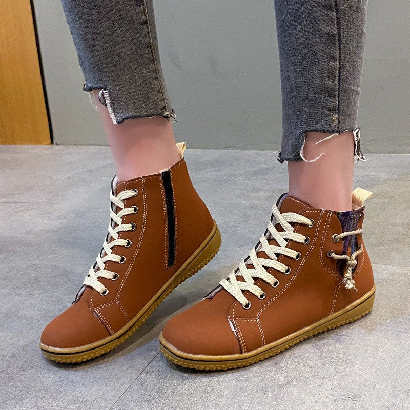 Damen High-Top Sneaker-Boot mit seitlichem Reißverschluss, dekorativem Knöchelriemen und profilierter Gummisohle Shop Nory