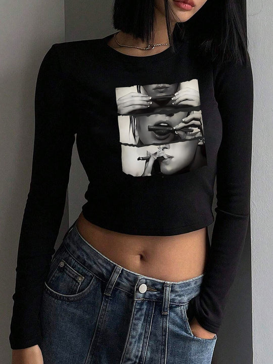 Damen nan figurbetontes langärmeliges Cropped-Shirt mit fotorealistischer Lippen-Collage und schmaler Passform Shop Nory