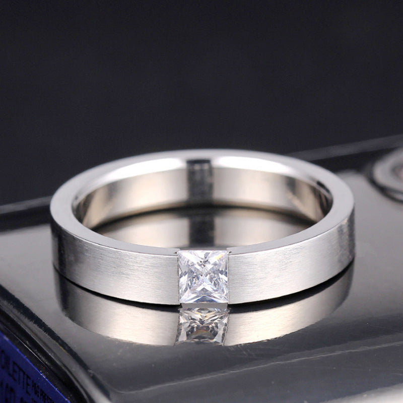Herren Schmuckring mit elegantem Zirkonia-Besatz und modernem Design Shop Nory