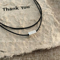 Damen Choker-Halskette mit graviertem "lucky" Anhänger aus hochwertigem Material Shop Nory
