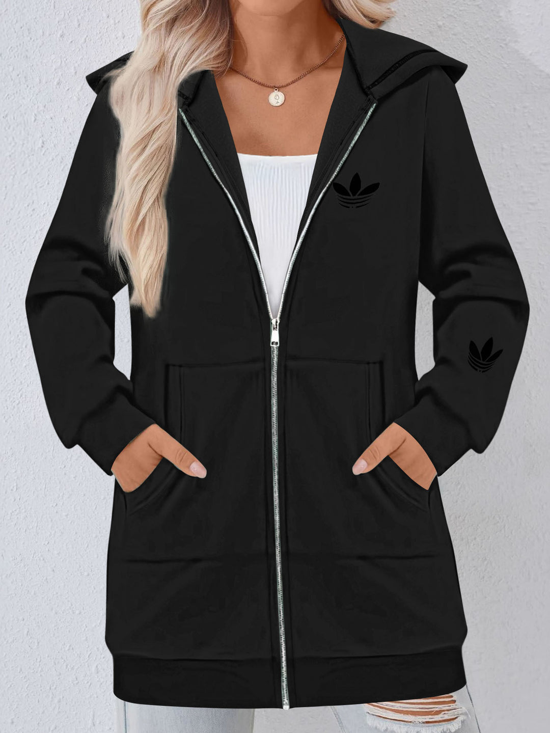 Damen Lange Kapuzen-Sweatjacke mit Metallreißverschluss, Kängurutaschen und figurumspielender Silhouette Shop Nory