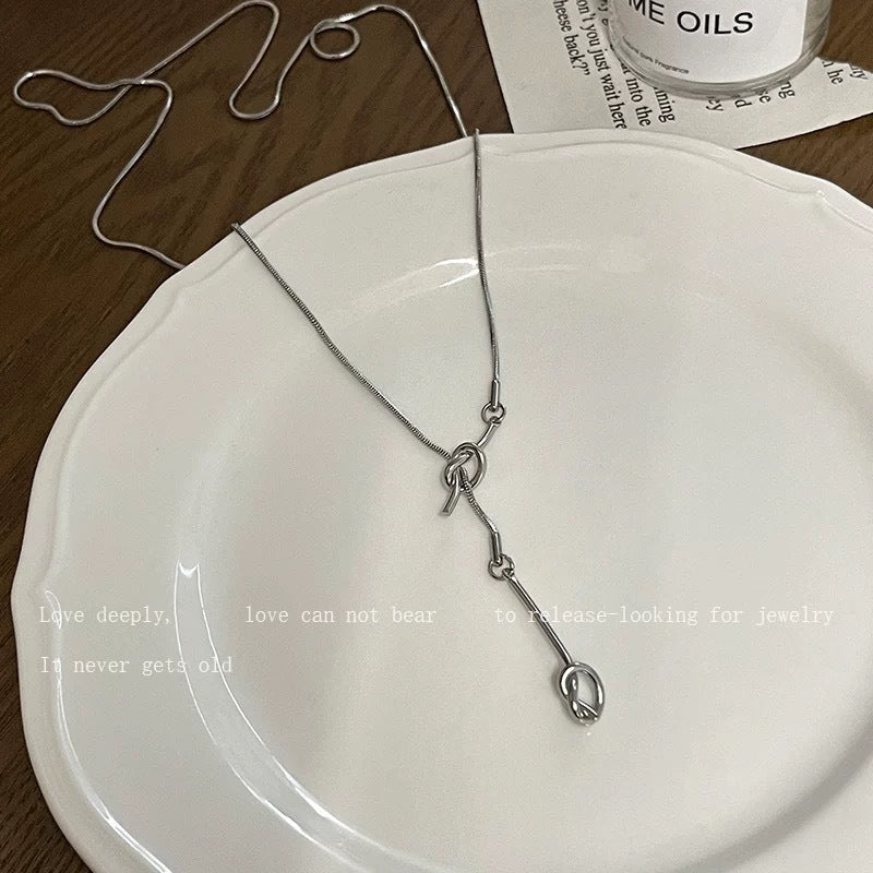 Damen filigrane Kette mit einzigartigem Knoten-Design Shop Nory