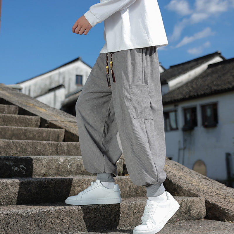 Herren Weitfallende Harem-Jogginghose aus Feincord mit dekorativem Quasten-Kordelzug Shop Nory