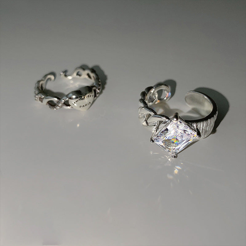 Damenring mit kunstvollem Zopfdesign und facettiertem Edelstein Shop Nory
