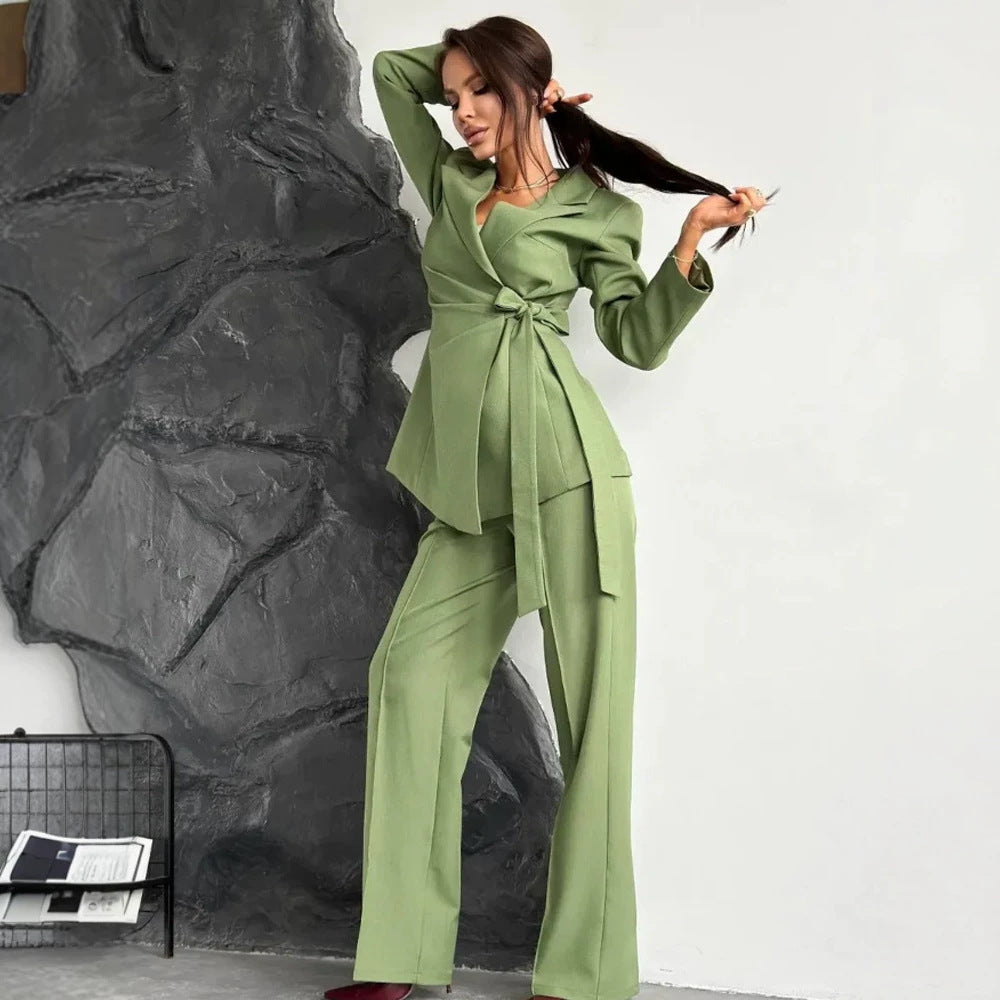 Damen Taillierter Blazer‑Mantel mit Bindegürtel und weiten Anzughosen Shop Nory