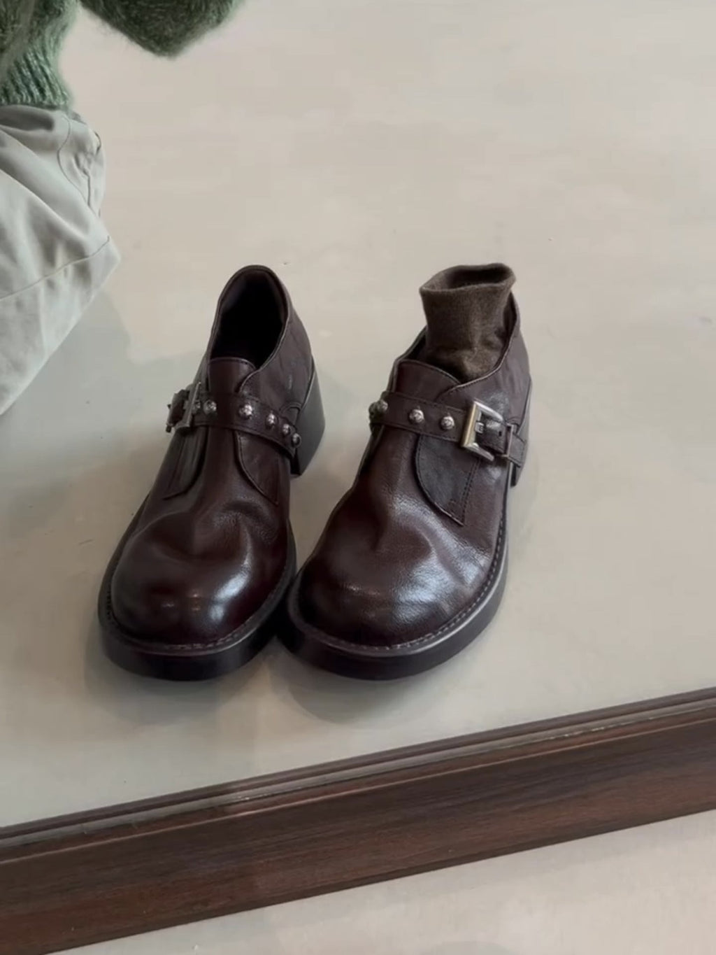 Damen Stiefeletten mit dekorativer Schnalle und robustem Blockabsatz