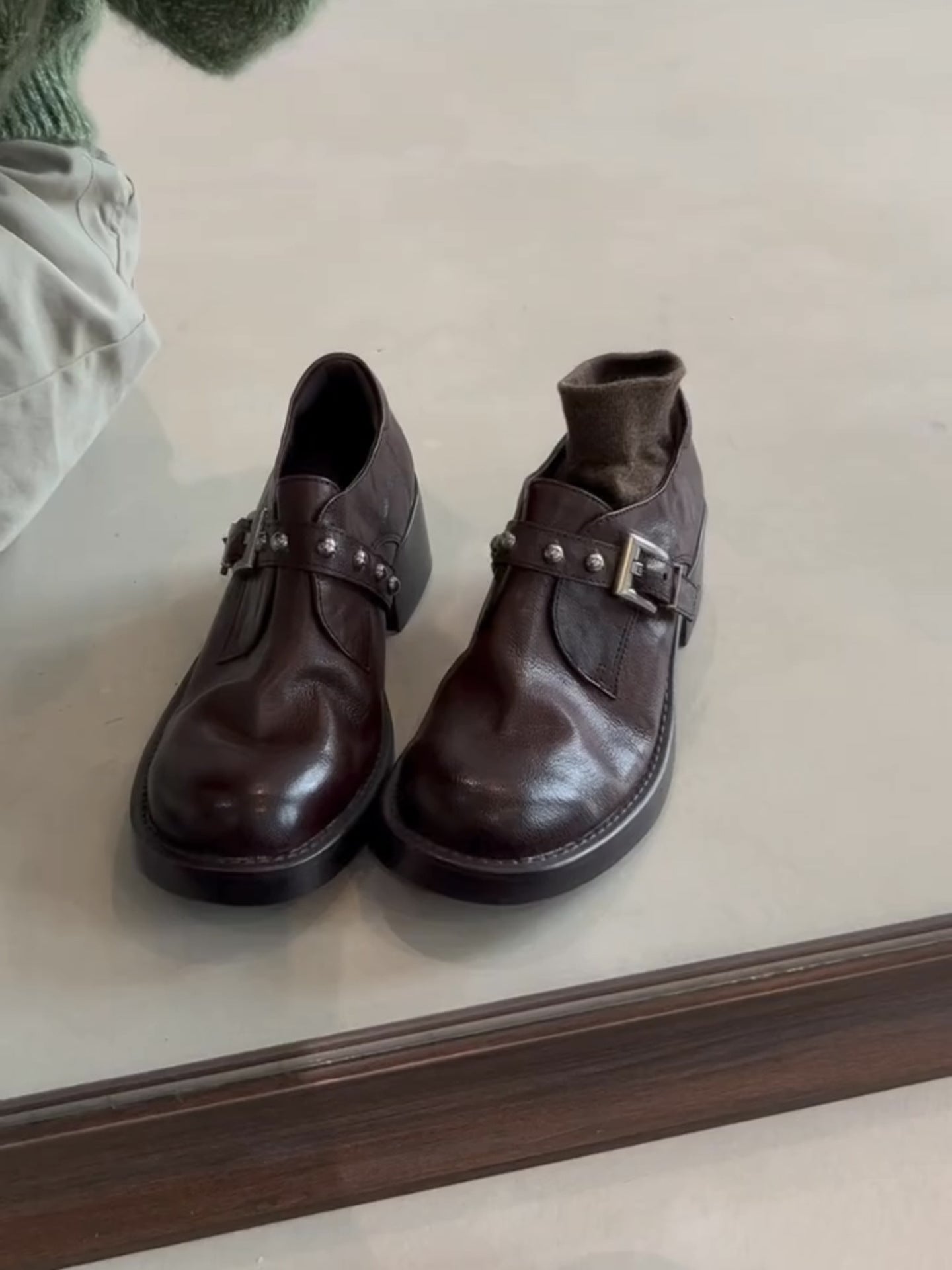 Damen Stiefeletten mit dekorativer Schnalle und robustem Blockabsatz