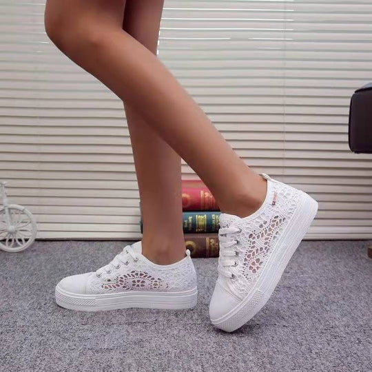 Damen Sneakers mit filigranem Spitzenmuster und rutschfester Sohle