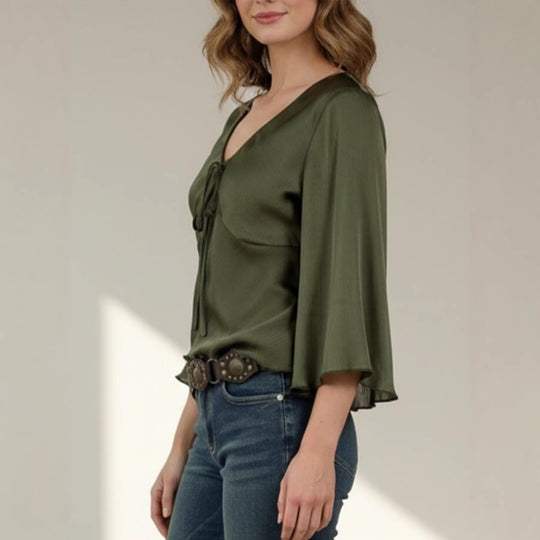 Damen Satinierte Bluse mit V‑Ausschnitt, geraffter Büstenteil und ausgestellten 3/4‑Ärmeln Shop Nory