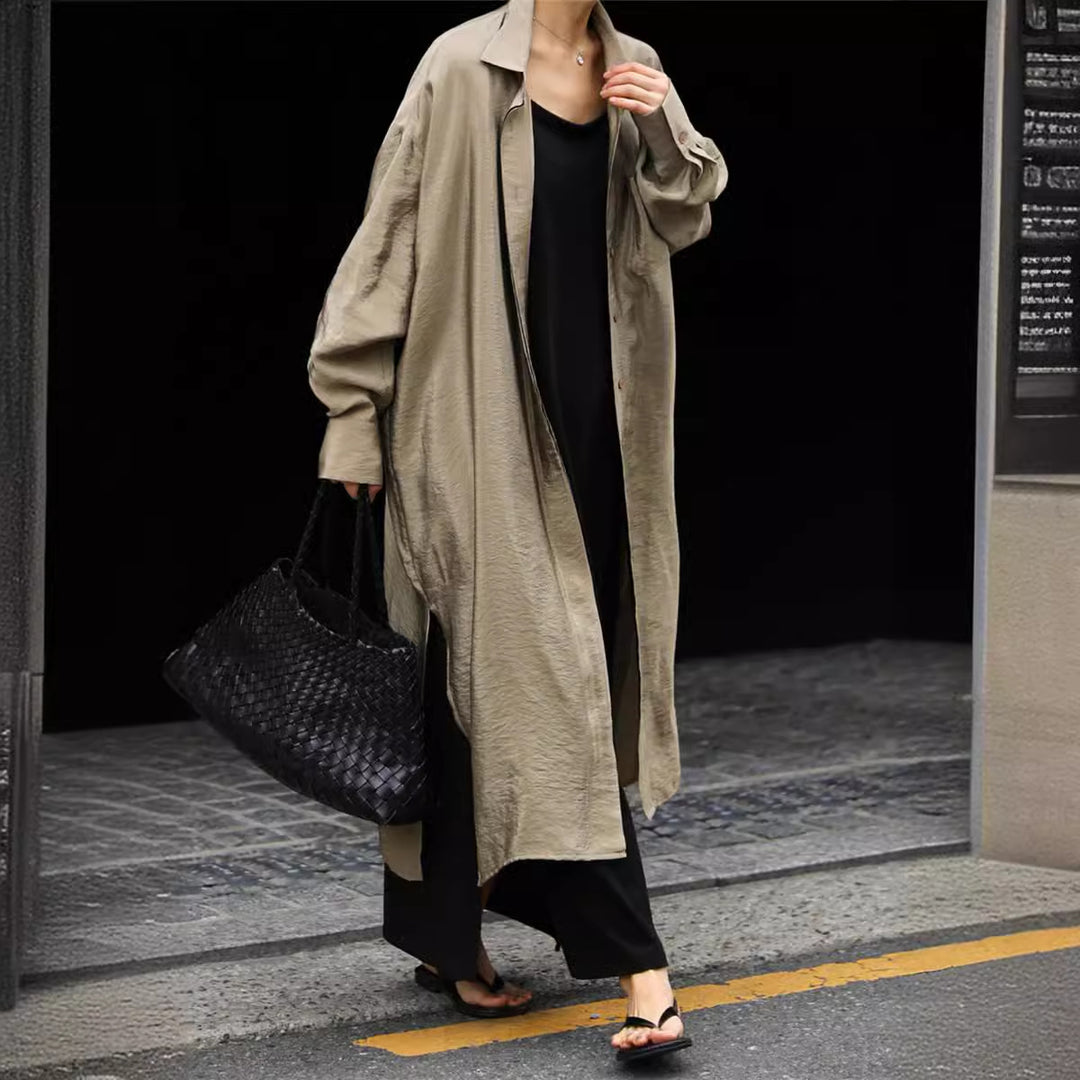 Damen Langer Satin‑Effekt Duster mit Stehkragen, Oversize‑Schnitt und tiefen Seitenschlitzen Shop Nory