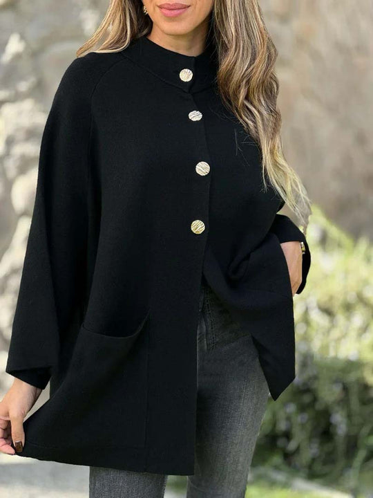 Damen Oversize Cape-Cardigan mit Stehkragen, aufgesetzten Taschen und Zierknöpfen Shop Nory