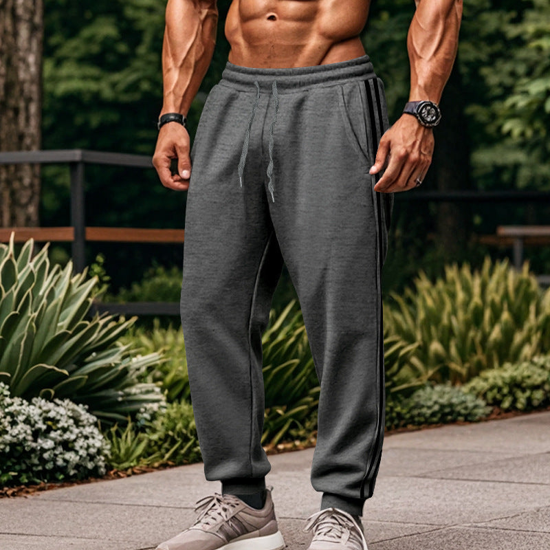 Herren Bequeme Sporthose mit kontrastierenden Seiteneinsätzen und elastischem Bund Shopnory