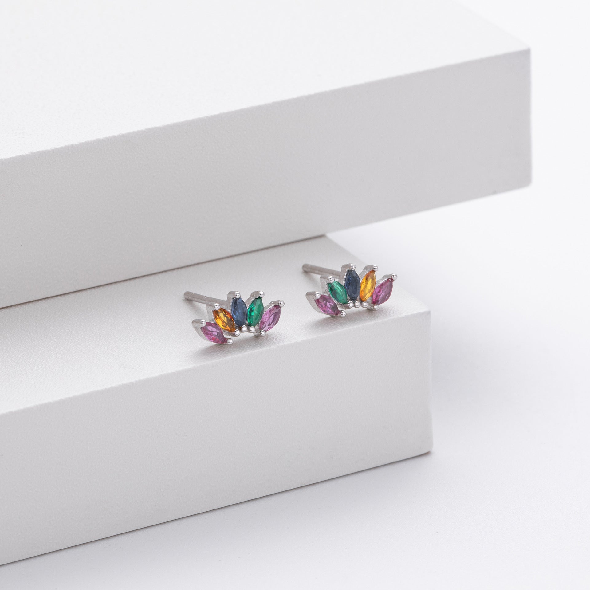 Damen Ohrstecker aus hochwertigem 925 Sterling Silber mit buntem Zirkonbesatz Shop Nory
