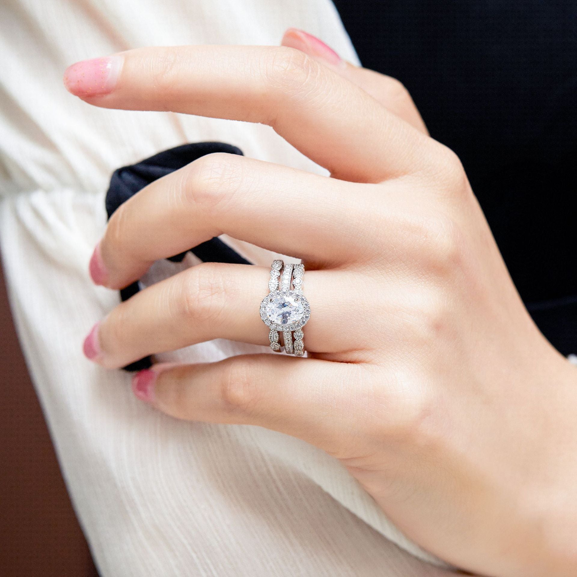 Damen luxuriöser Verlobungsring mit diamantbesetztem Rahmen Shop Nory