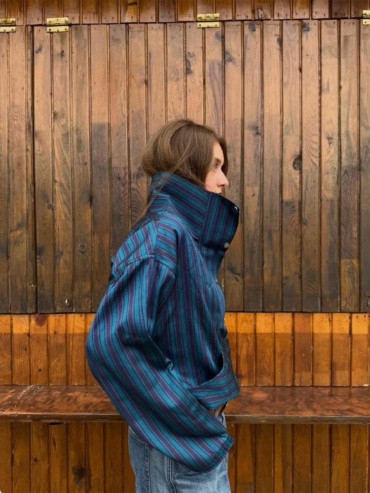 Damen Oversized Streifen-Pullover mit Halbreißverschluss, Stehkragen und Kängurutasche Shop Nory
