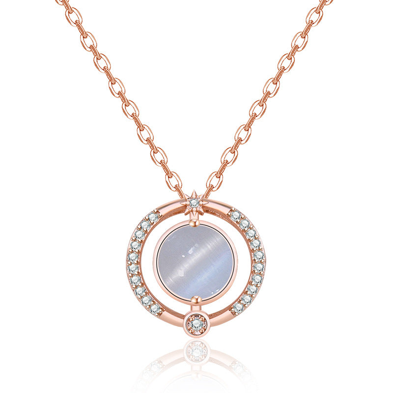 Damen Halskette mit kunstvollem rundem Anhänger und funkelnden Zirkonia-Details Shop Nory