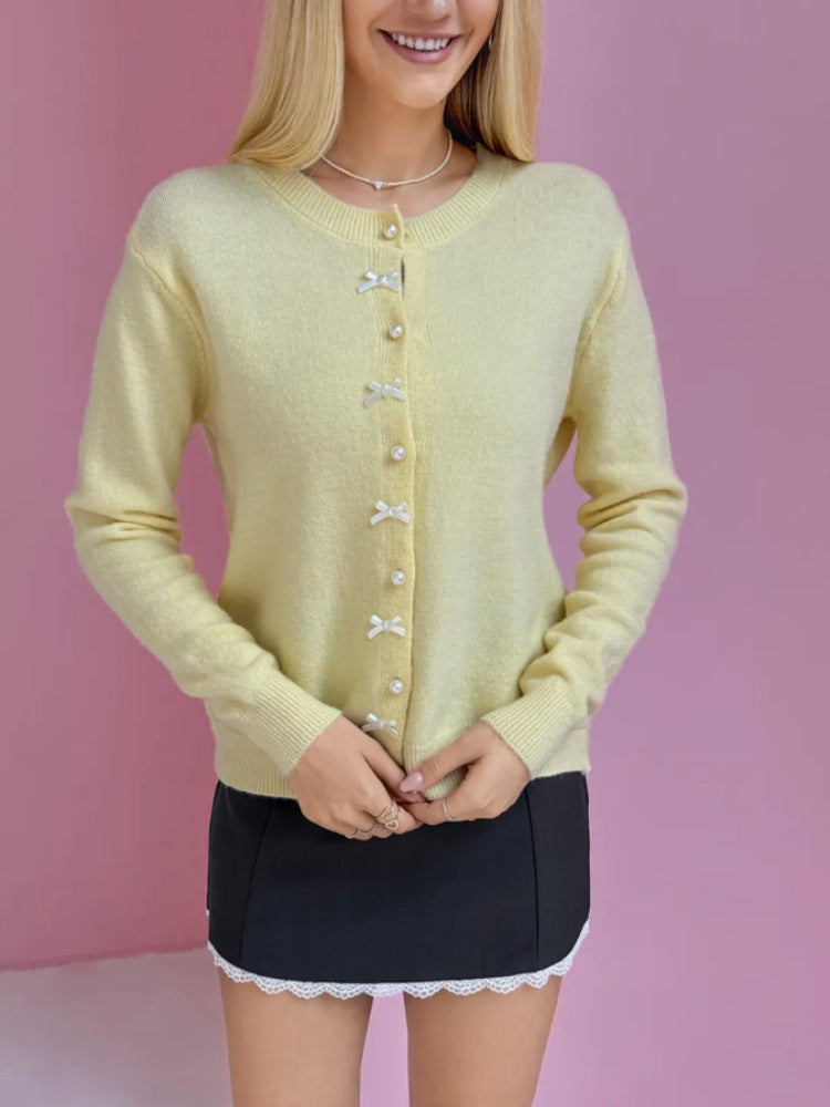 Damen Flauschiger Strick cardigan mit perligen Knopfdetails Shop Nory