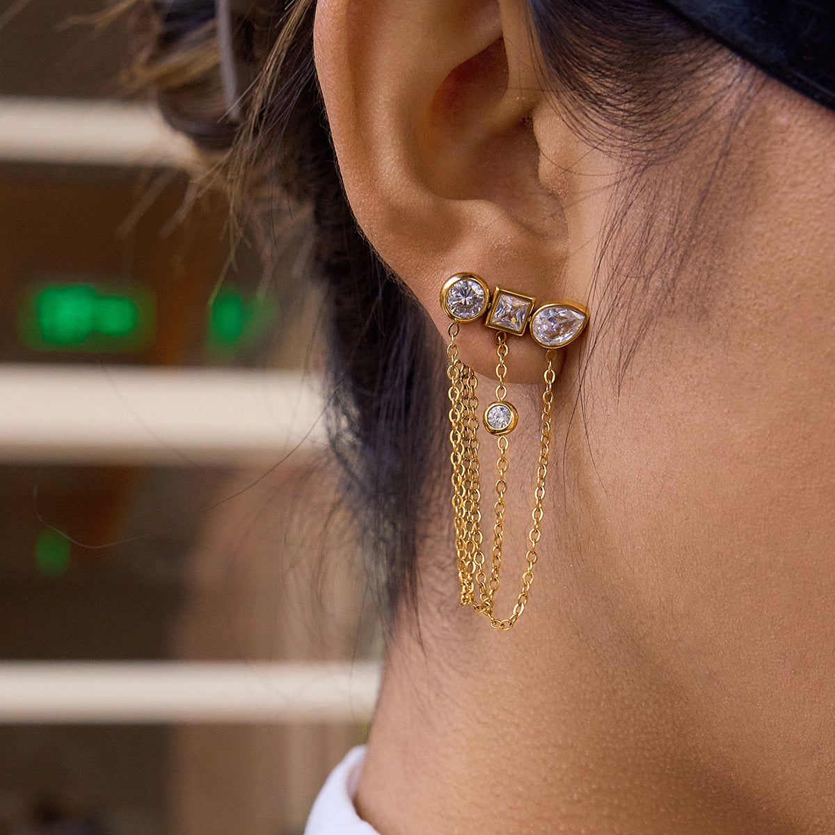 Damen Ohrhänger mit funkelnden Zirkonia und eleganten Kettendetails Shop Nory