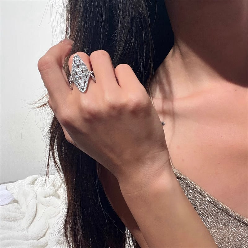 Damen Statement-Ring mit kunstvollem Diamant-Design Shop Nory