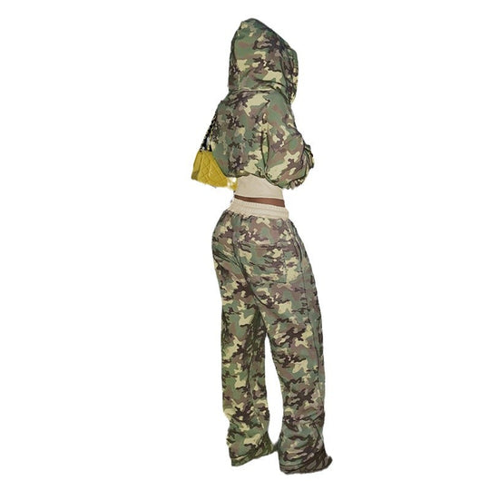 Damen nan kurz geschnittene Kapuzenjacke mit Camouflage-Muster, Frontreißverschluss, Kängurutasche und weitem Rippbund Shop Nory