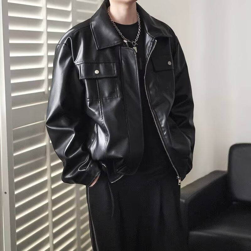 Herren Kurz geschnittene Oversized Kunstleder-Utility-Jacke mit Brustklappen und durchgehendem Reißverschluss Shop Nory