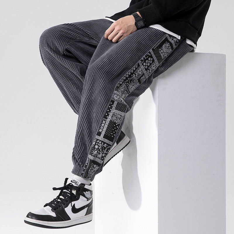 Herren Cord-Jogger mit Bandana-Seiteneinsatz, elastischem Bund, schmal zulaufender Knöcheln und geripptem Strukturstoff Shop Nory