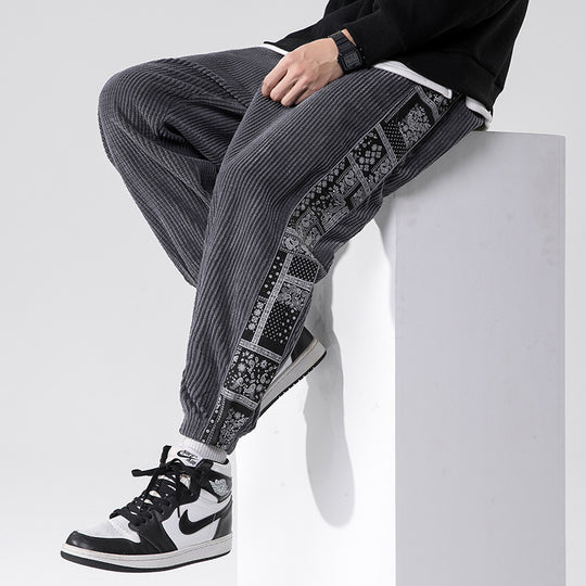 Herren Cord-Jogger mit Bandana-Seiteneinsatz, elastischem Bund, schmal zulaufender Knöcheln und geripptem Strukturstoff Shop Nory