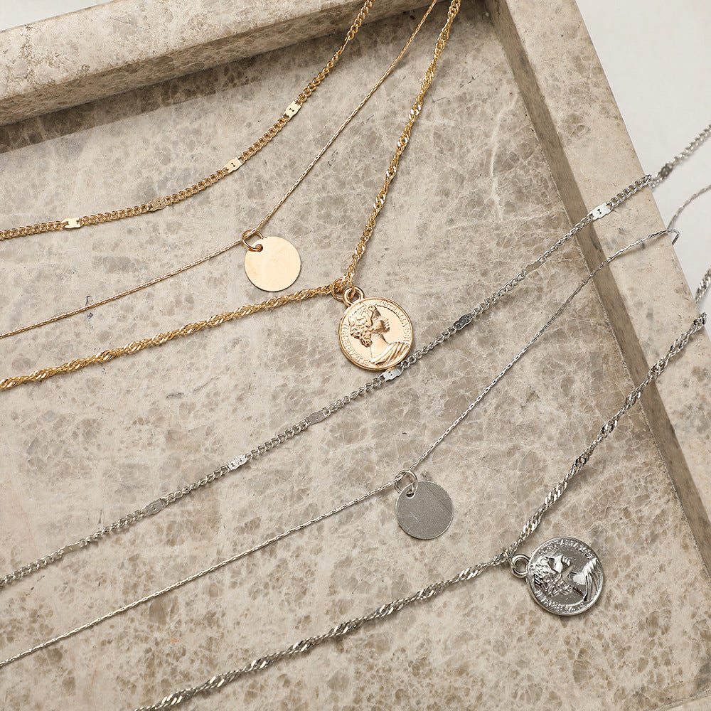 Damen mehrlagige Halskette mit feinen goldenen Kettendesigns und elegante Medaillon-Anhänger Shop Nory