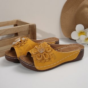 Damen Offene Zehen-Pantoletten mit Blumenapplikation, perforiertem Obermaterial und ergonomischer Keilsohle Shop Nory