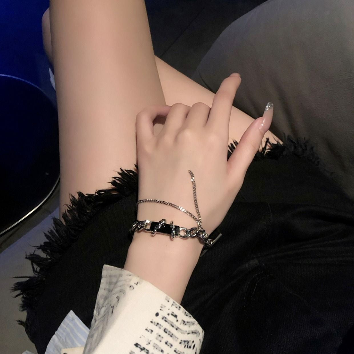 Damen Armkettchen mit kreativem Anhänger und stilvollem Gliederdesign Shop Nory