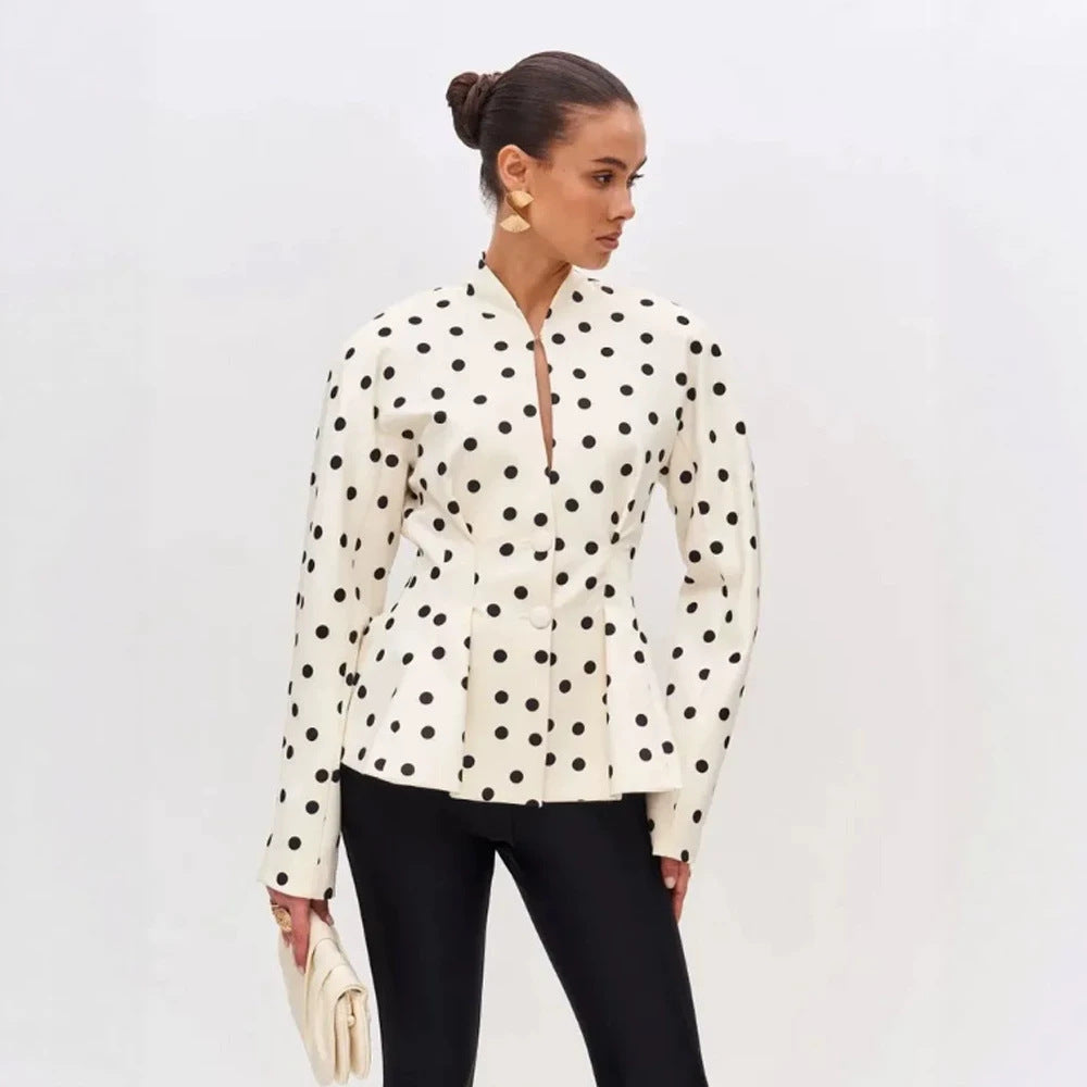 Damen Gepunktete taillierte Schößchen-Bluse mit Stehkragen und verdeckter Knopfleiste Shop Nory