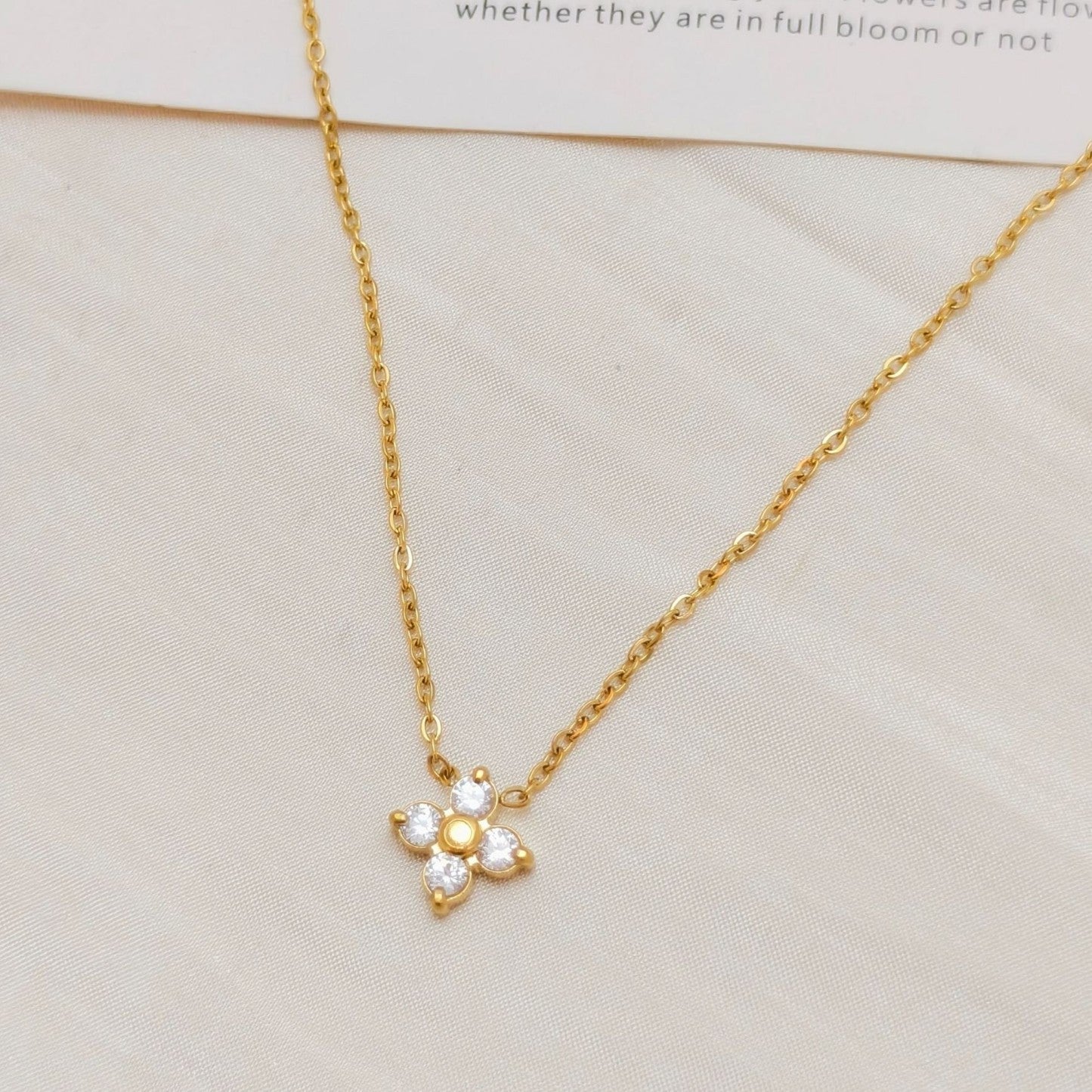 Damen Blüteninspiriertes Goldanhänger-Halskette Shop Nory