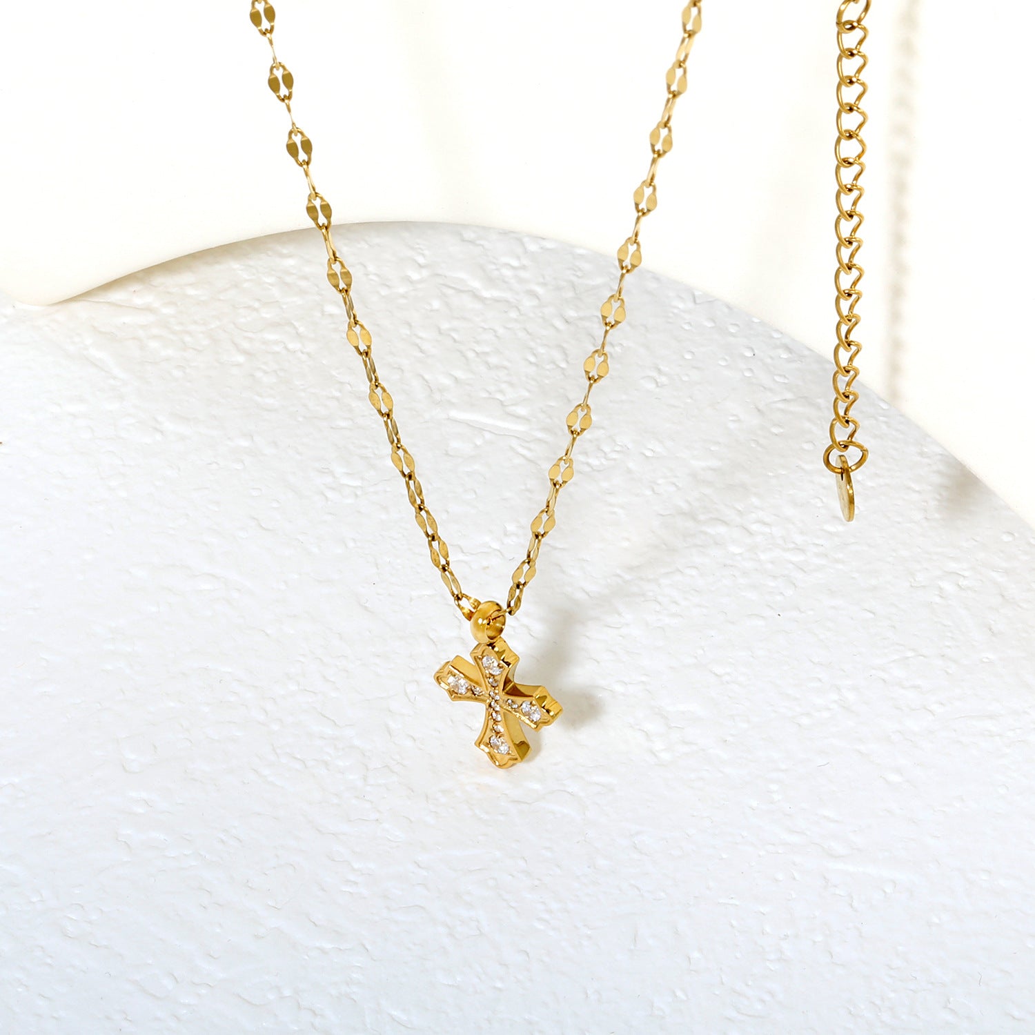 Damen Halskette mit Kreuz-Anhänger und funkelnden Zirkonia Shop Nory