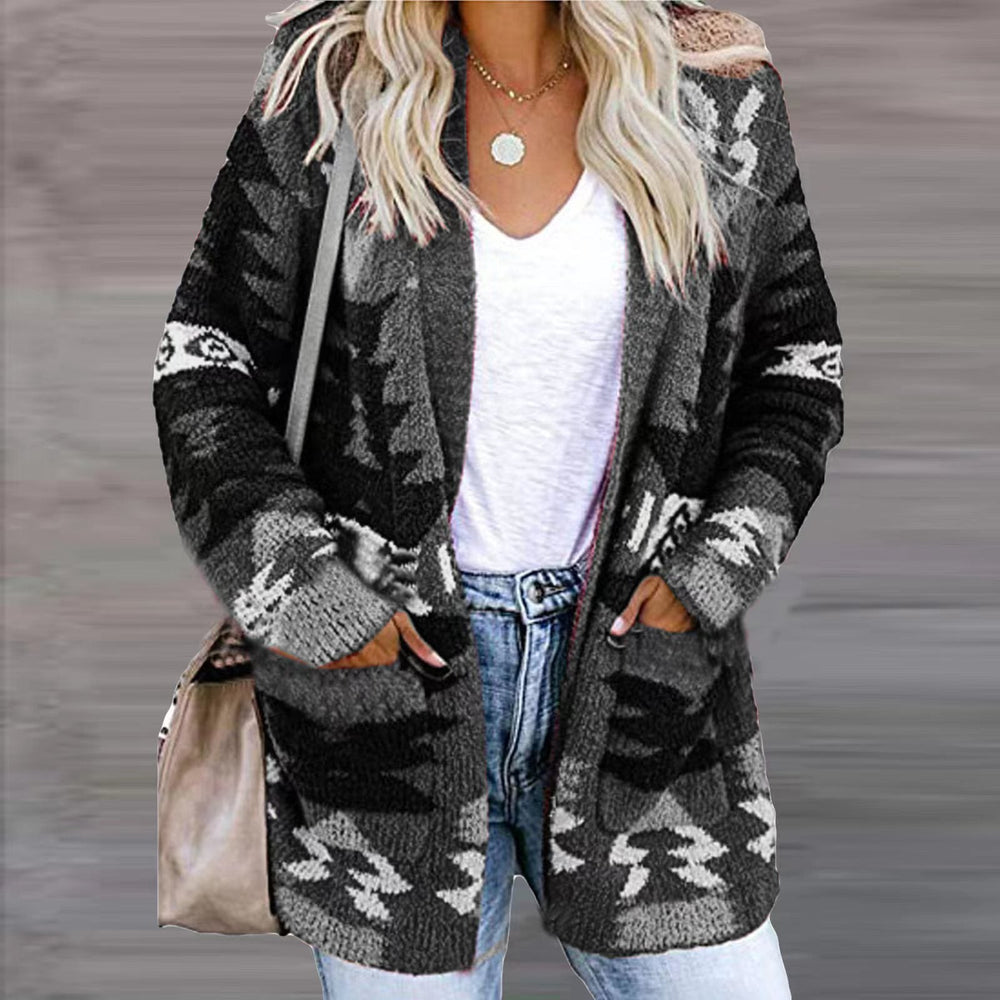 Damen Strickjacke im modernen Ethno-Design mit aufgesetzten Taschen und lässigem Schnitt