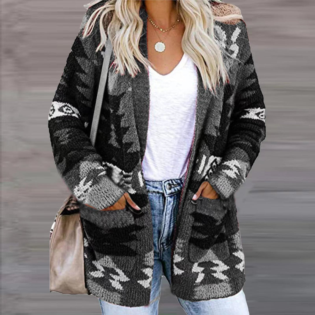 Damen Strickjacke im modernen Ethno-Design mit aufgesetzten Taschen und lässigem Schnitt