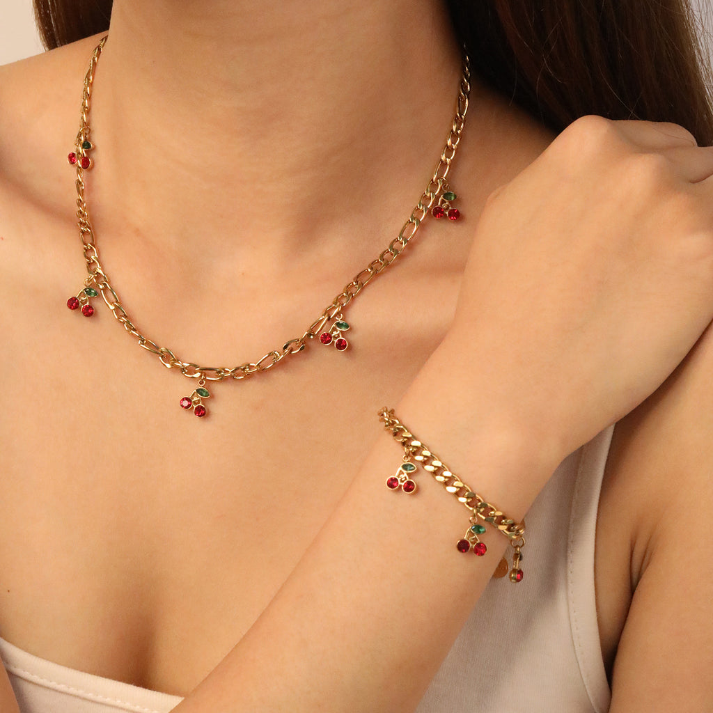 Damen Armband mit charmanten Kirsch-Anhängern und eleganter Gliederkette Shop Nory