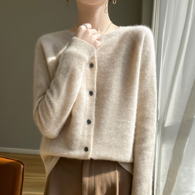 Damen Kurzgeschnittener Feinstrick-Cardigan mit Rundhalsausschnitt und schimmernder Knopfleiste Shop Nory