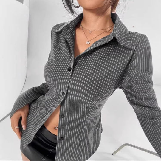Damen Taillierte Nadelstreifen-Bluse mit ausgestellten Manschetten Shop Nory