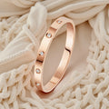 Damen Armreif aus hochwertigem Edelstahl mit funkelnden Zirkonia Shop Nory