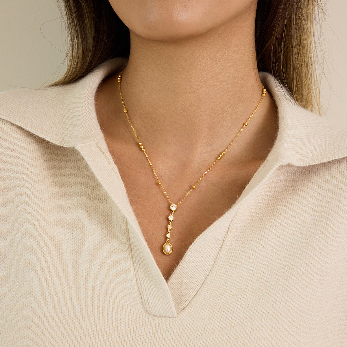 Damen Halskette mit funkelnden Zirkonia-Elementen und verstellbarem Kettendesign Shop Nory