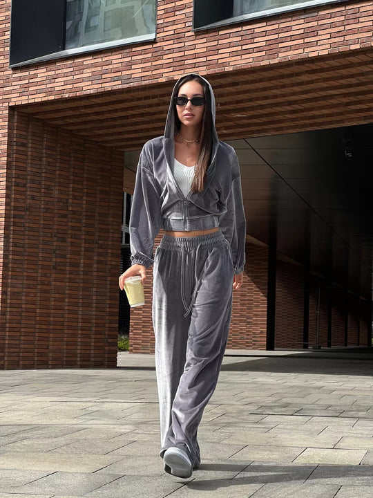 Damen weiches Velours-Lounge-Set mit kurzer Reißverschluss-Kapuzenjacke und weiter High-Waist-Hose Shop Nory