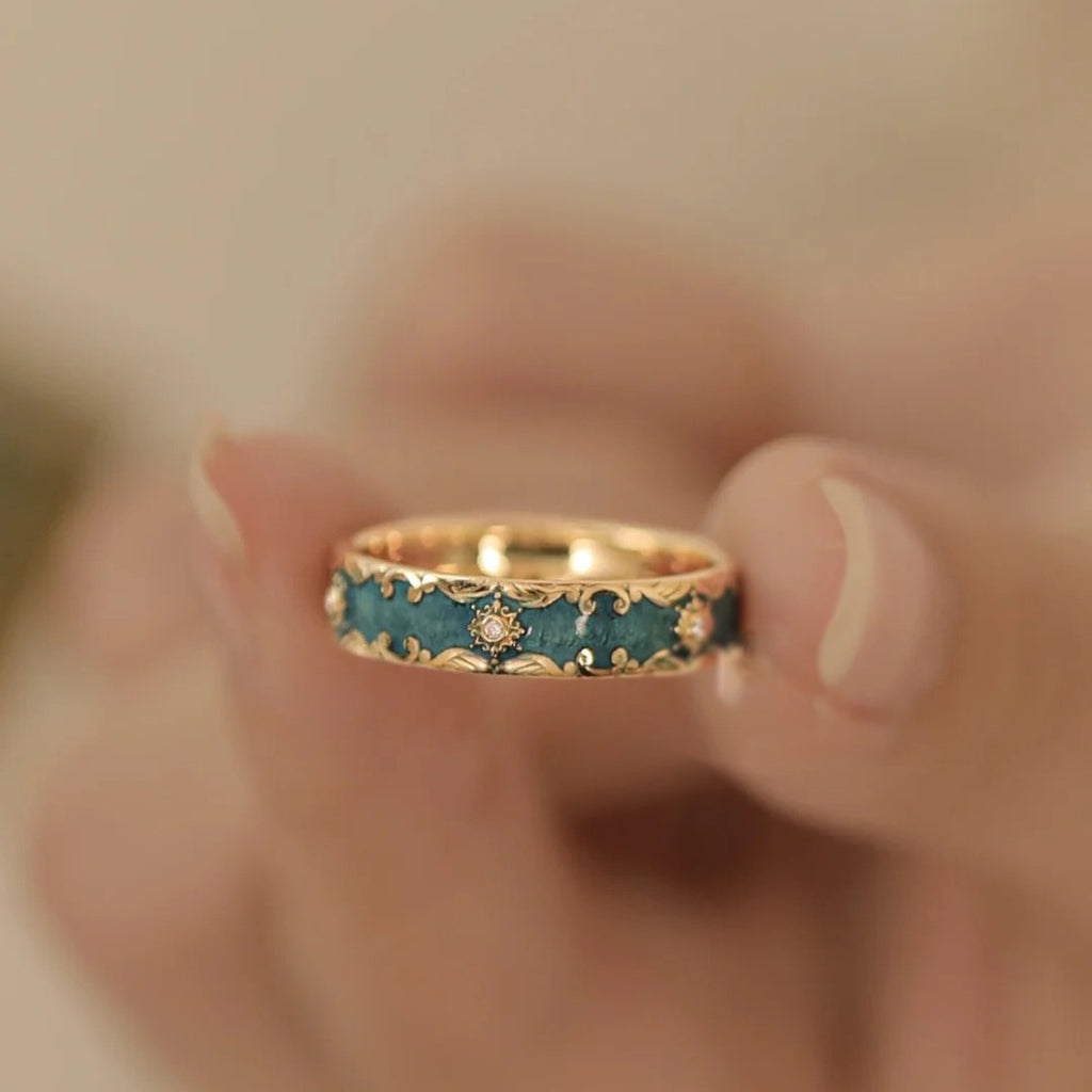 Damen filigraner Schmuckring mit kunstvollem Gold-Design und edlen Ziersteinen Shop Nory