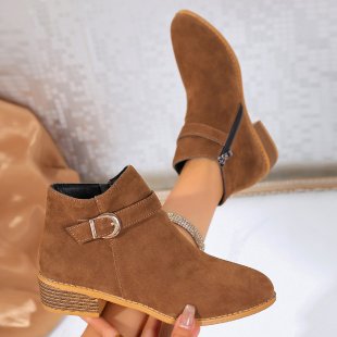 Damen Veloursleder-Ankle-Boots mit seitlichem Reißverschluss, Zier-Schnalle und niedrigem Blockabsatz Shop Nory