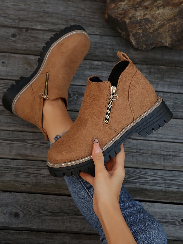 Damen Chelsea-Stiefelette mit profilierter Gummisohle und seitlichem Reißverschluss Shop Nory