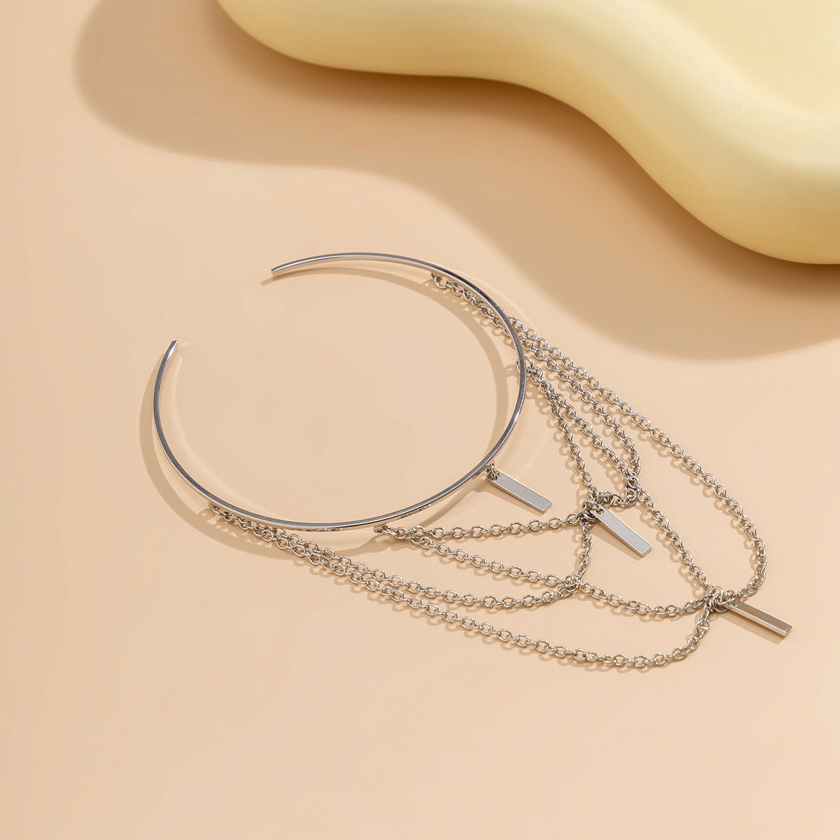 Damen mehrlagige Choker-Halskette mit modernen Metallanhängern Shop Nory
