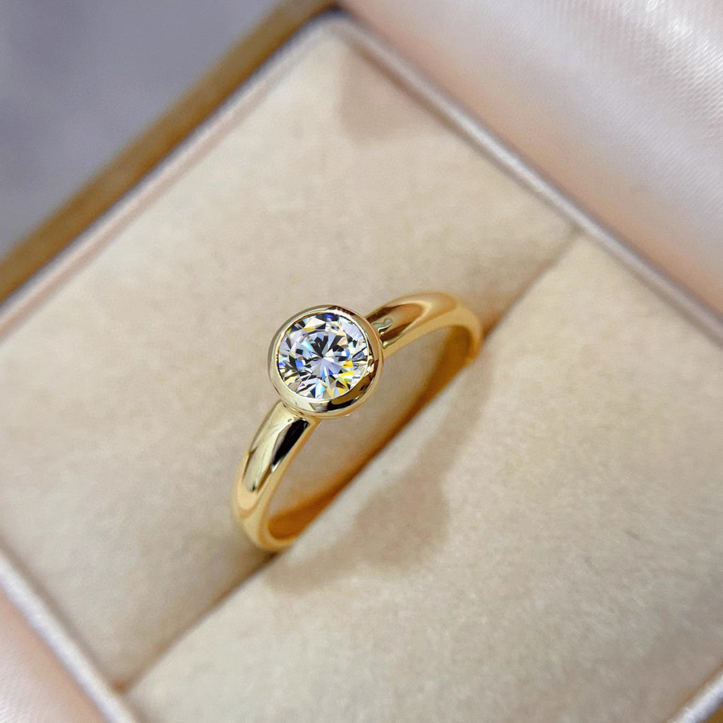 Damenring mit strahlendem Diamant und luxuriöser Goldfassung Shop Nory