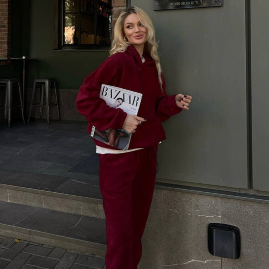 Damen kuscheliges Sweat-Set mit extralangem Kapuzenpullover, verdeckter Kängurutasche und schmal zulaufender Bündchenhose Shop Nory