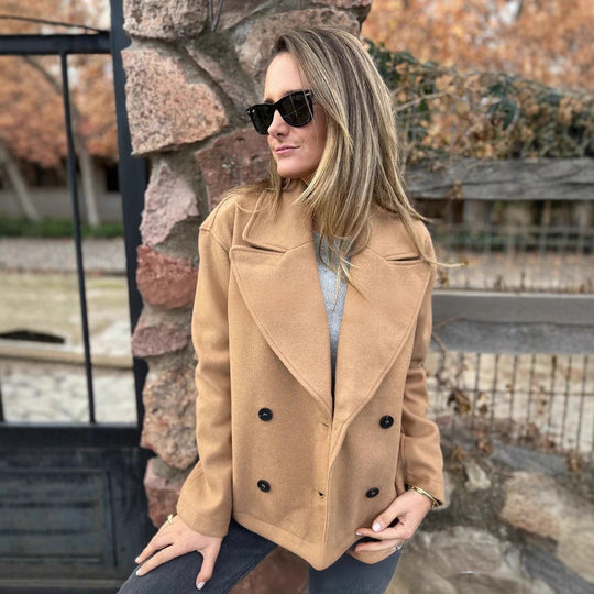 Damen Kurzer Wollmix-Mantel mit großem Schalkragen, doppelreihiger Knopfleiste und Eingrifftaschen Shop Nory